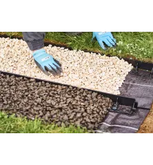 Rovný okraj zahradního trávníku UNIBORD